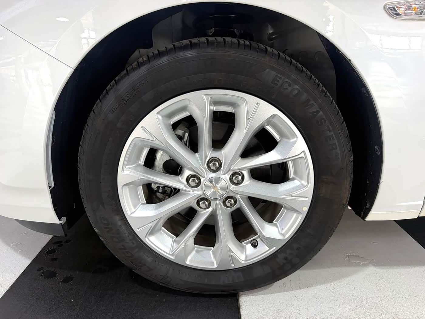 Chevrolet Monza 1.5 л 2023 г. Белый, пробег 8000 км