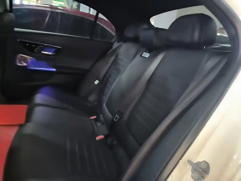 Mercedes-Benz C-Class — миниатюра 13
