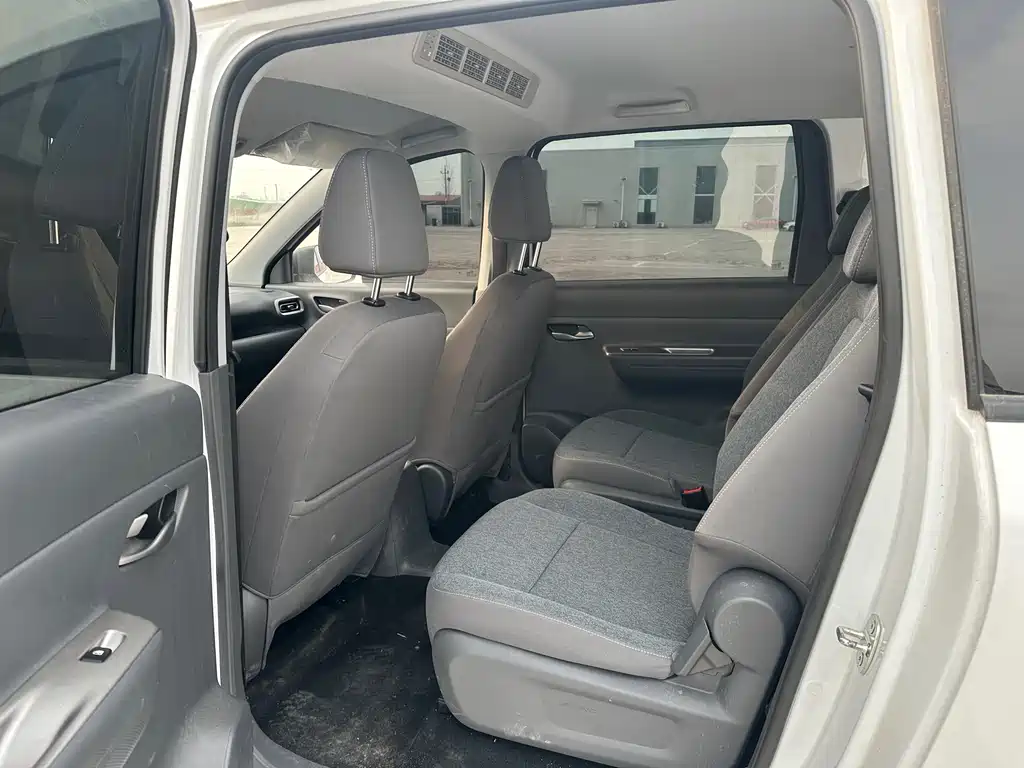 WULING WULING HONGGUANG NEW ENERGY