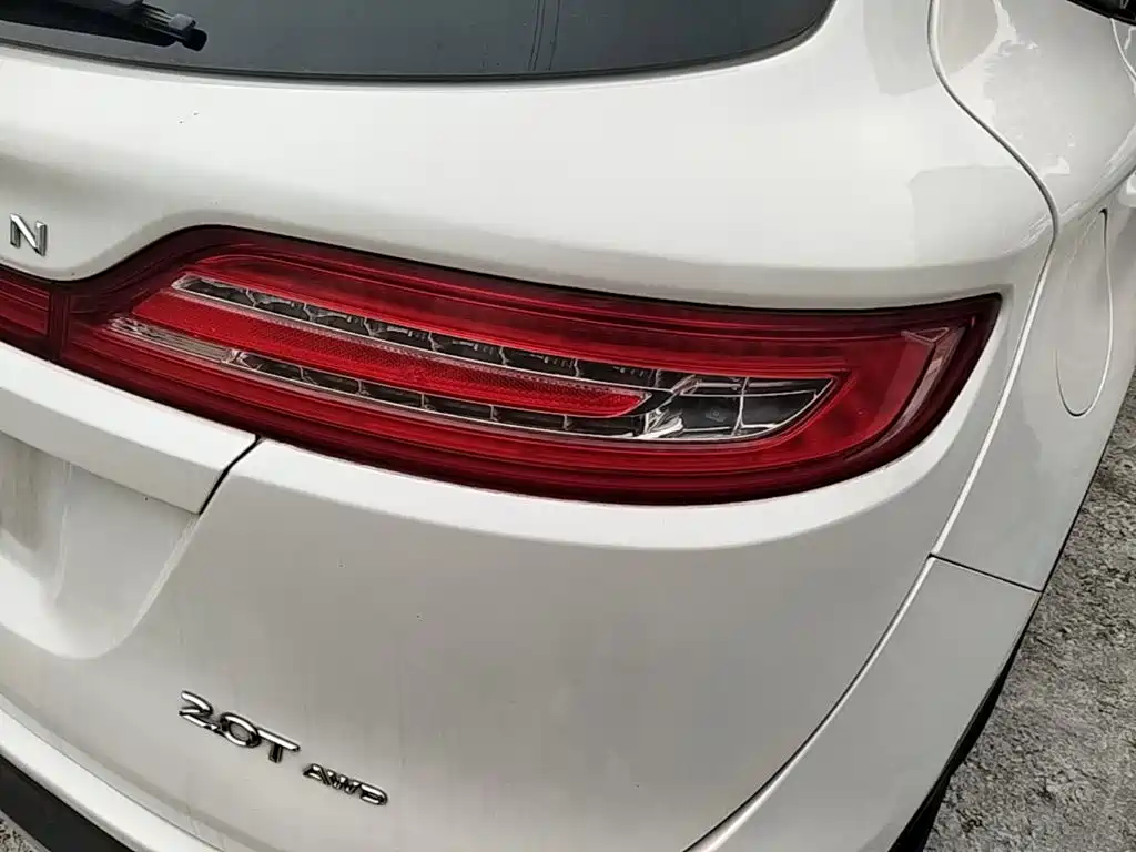 Lincoln MKC — миниатюра 8