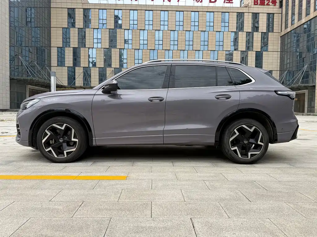 Volkswagen Tiguan L — миниатюра 4