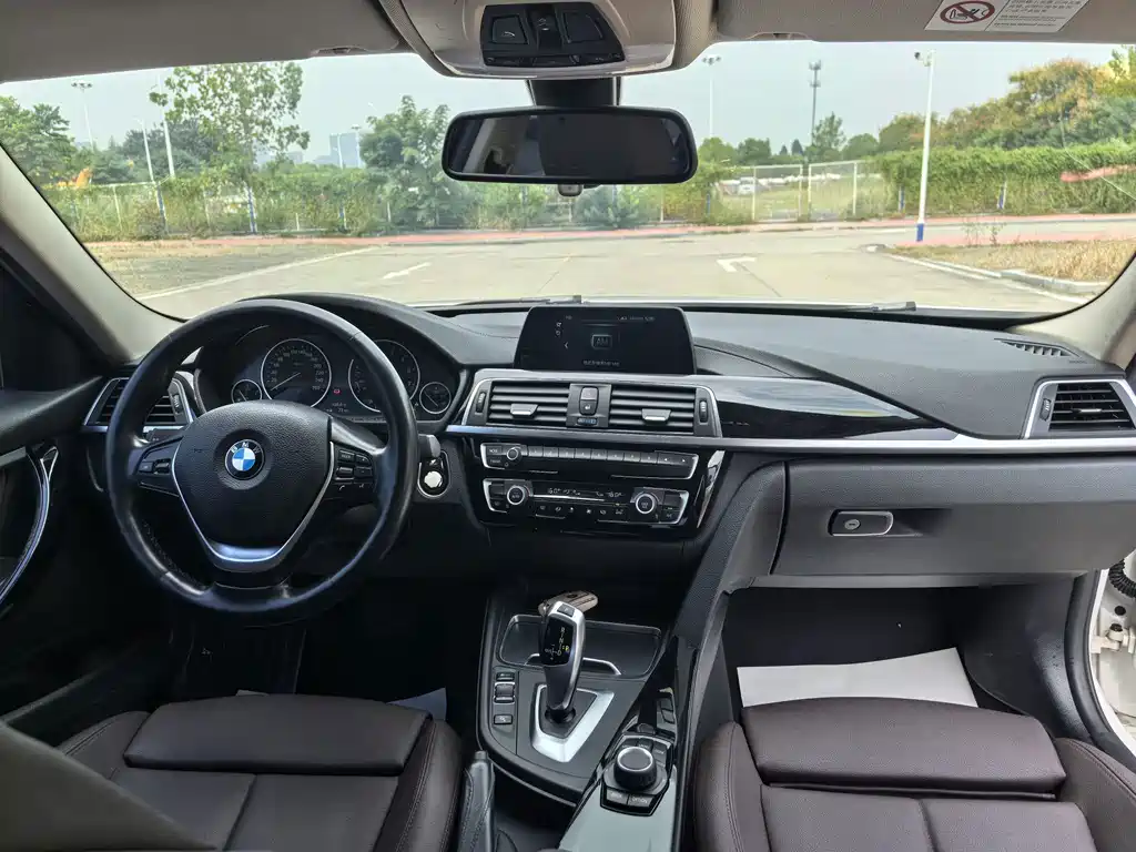 BMW 3 Series — миниатюра 8