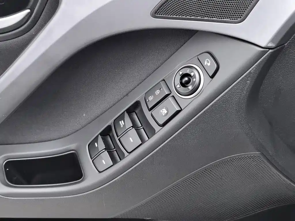 Hyundai Elantra Langdong — миниатюра 9