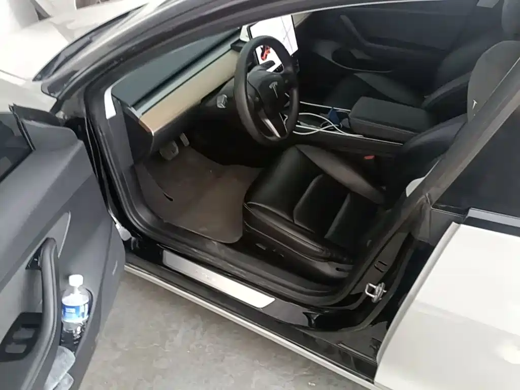 Tesla Model 3 — миниатюра 16
