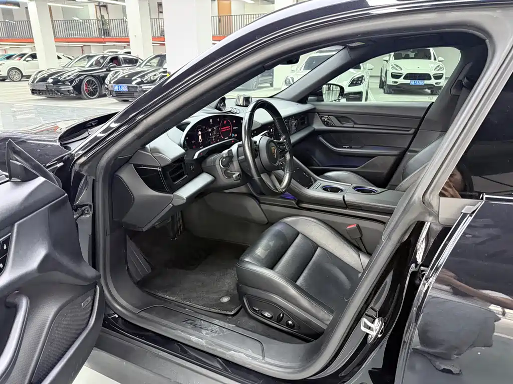 Porsche Taycan — миниатюра 4
