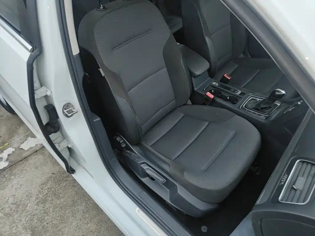 Volkswagen Golf — миниатюра 25