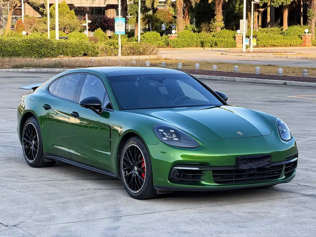 PORSCHE PANAMERA