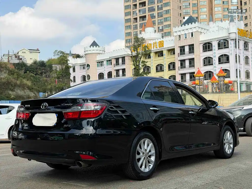 Toyota Camry — миниатюра 5