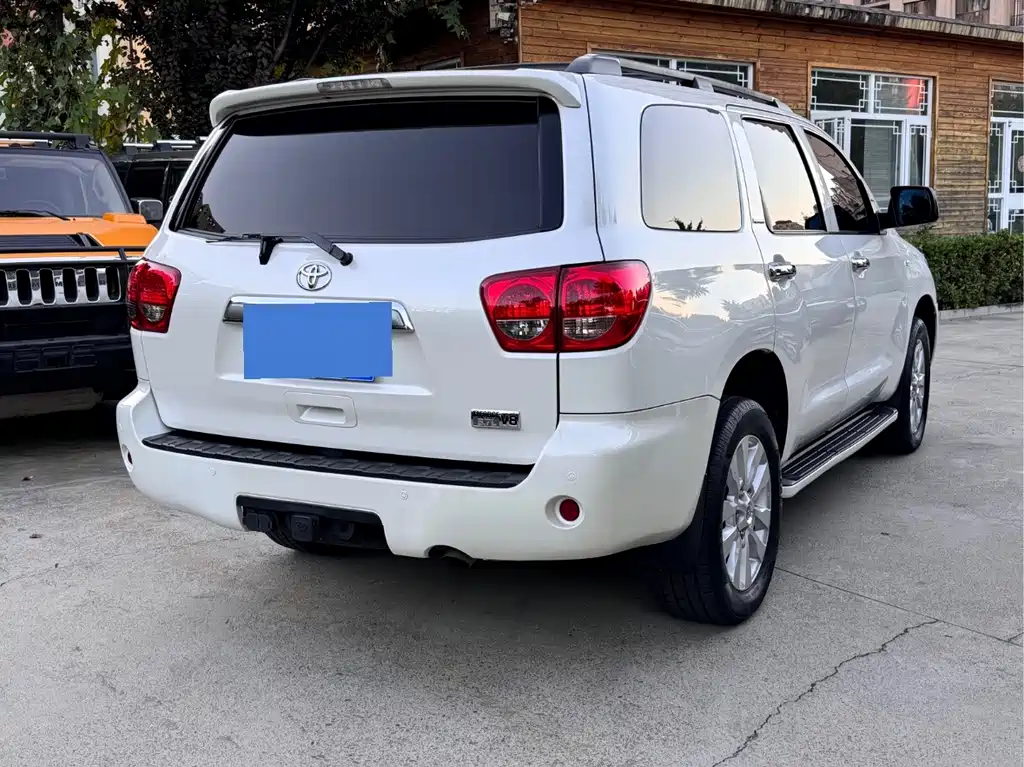 Toyota Sequoia — миниатюра 3
