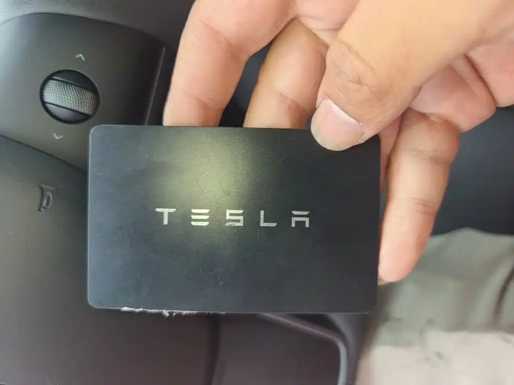 Tesla Model Y — миниатюра 9
