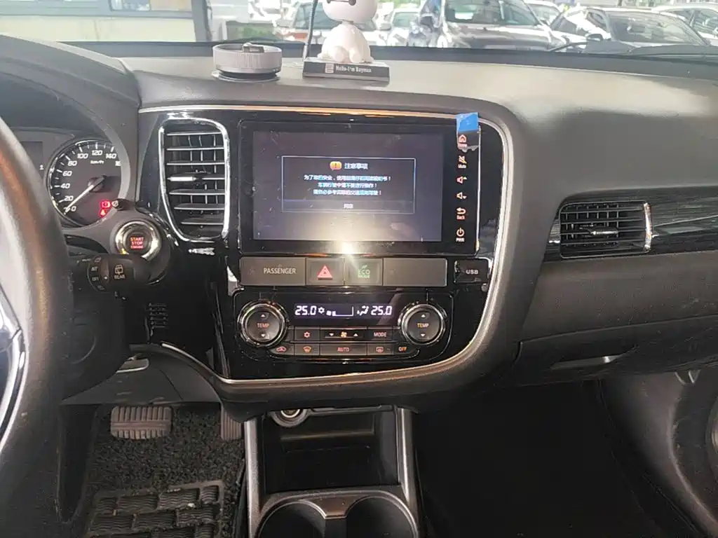 Mitsubishi Outlander — миниатюра 13