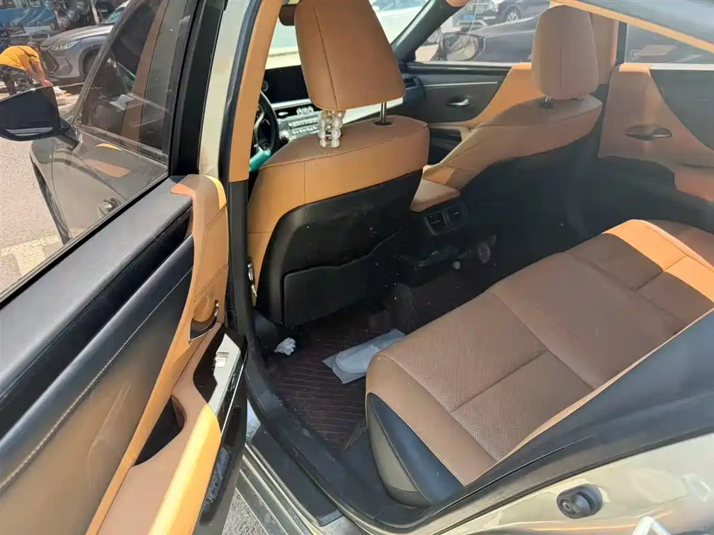 Lexus ES 2021 260