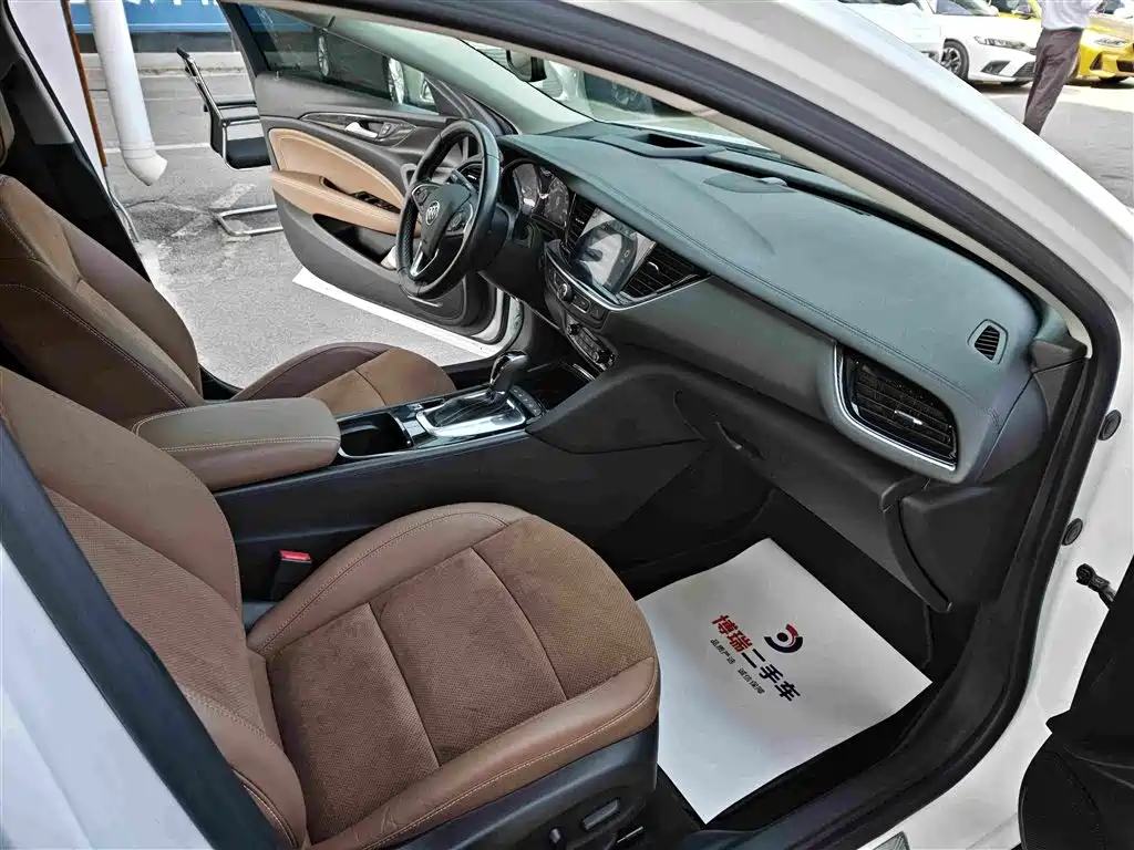 Buick Regal — миниатюра 12