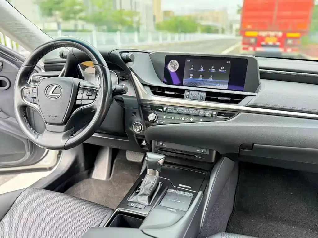 Lexus ES — миниатюра 8