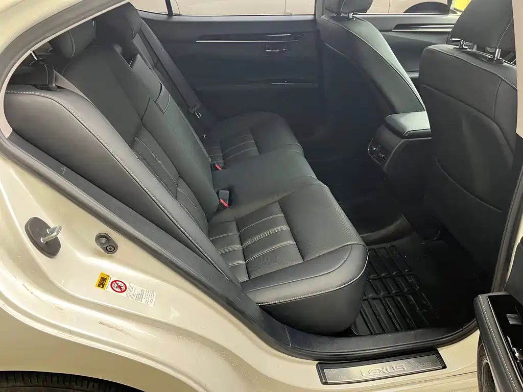 Lexus ES — миниатюра 11