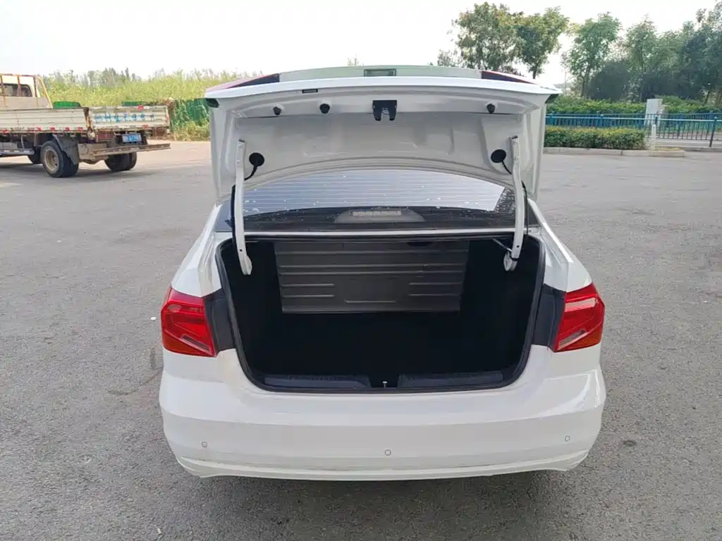 Volkswagen Jetta — миниатюра 19