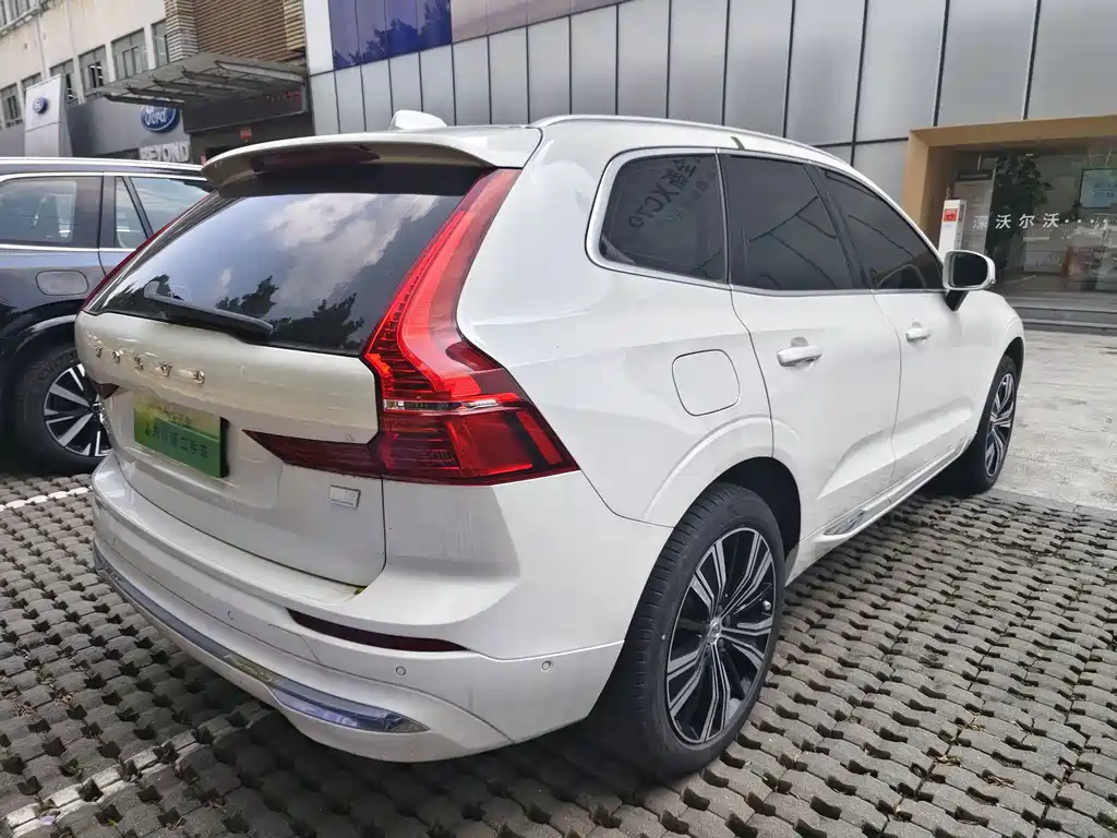Volvo XC60 PHEV — миниатюра 9