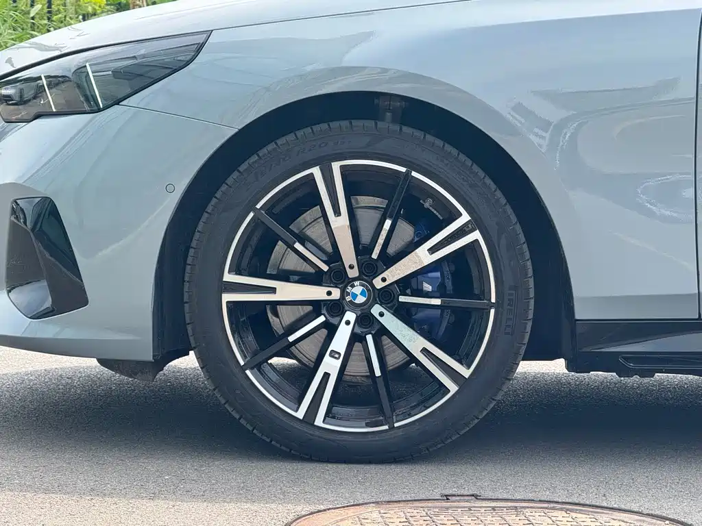 Заказать BMW 5 Series (Import) 2026 года за 7 865 163 ₽  из Китая