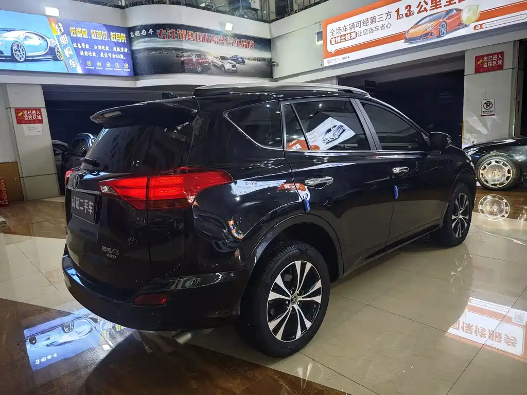 Toyota RAV4 — миниатюра 5