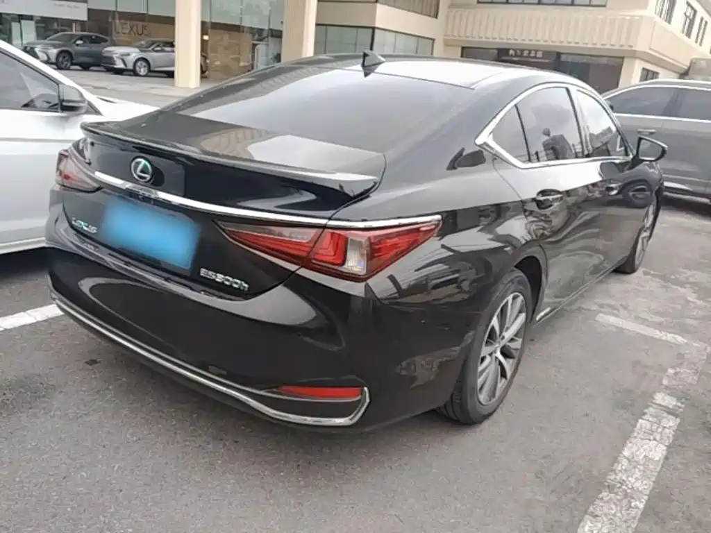 Lexus ES — миниатюра 7