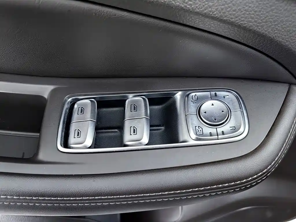 Roewe RX8 — миниатюра 9
