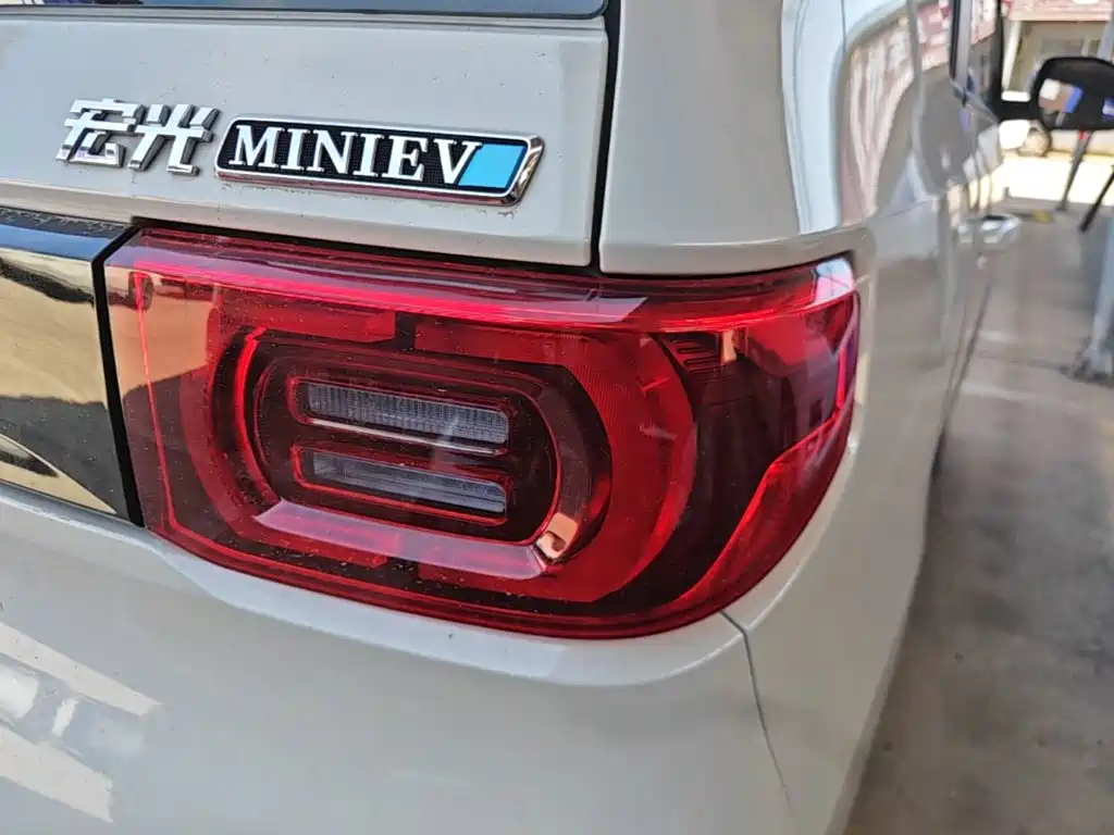 Wuling MINIEV — миниатюра 8