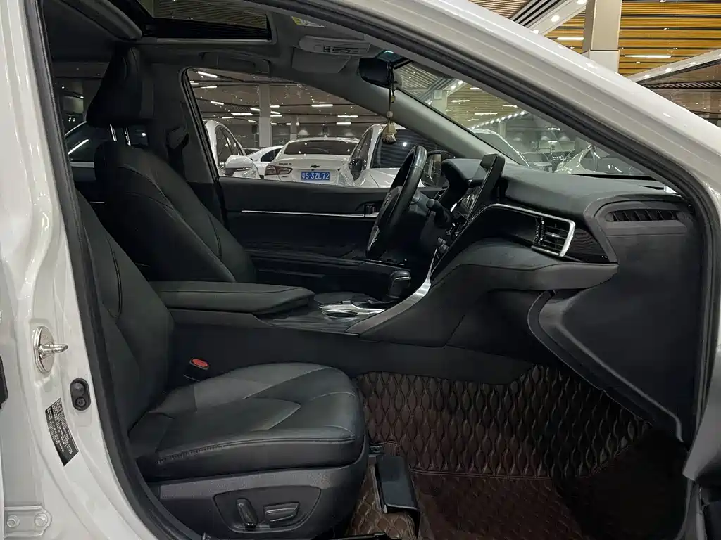 Toyota Camry — миниатюра 5
