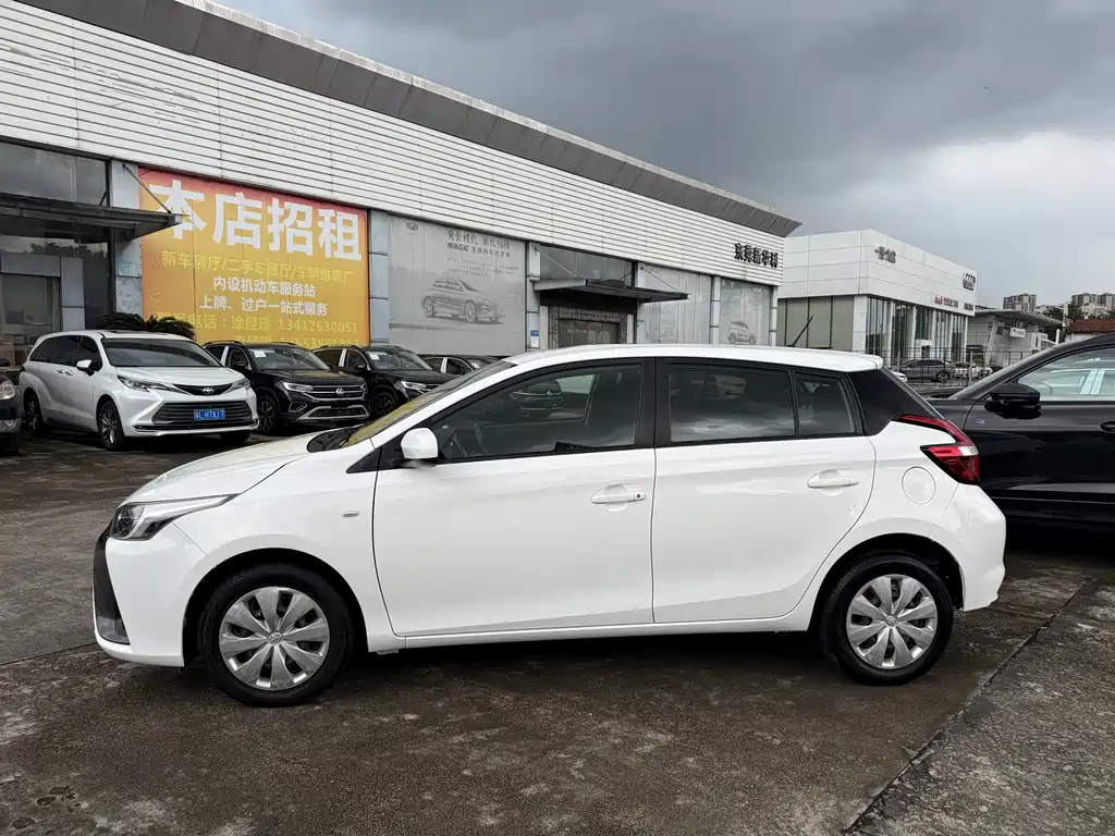 Toyota Yaris L — миниатюра 10