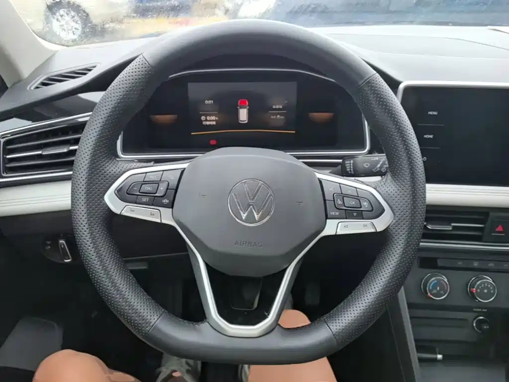 Volkswagen Tiguan L — миниатюра 11