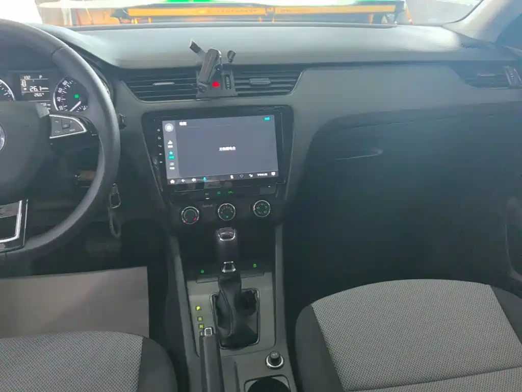 Skoda Octavia — миниатюра 13