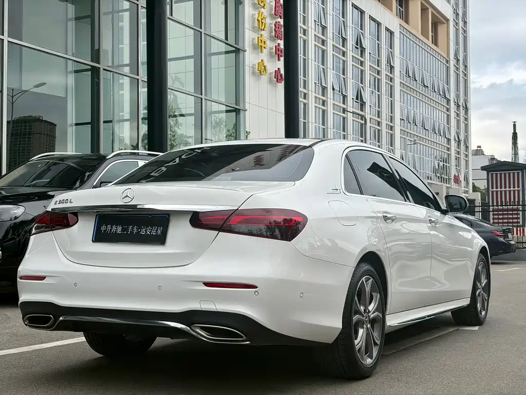 Mercedes-Benz E-Class — миниатюра 12