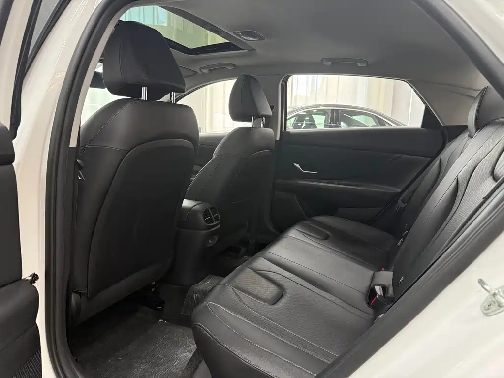 Hyundai Elantra — миниатюра 5