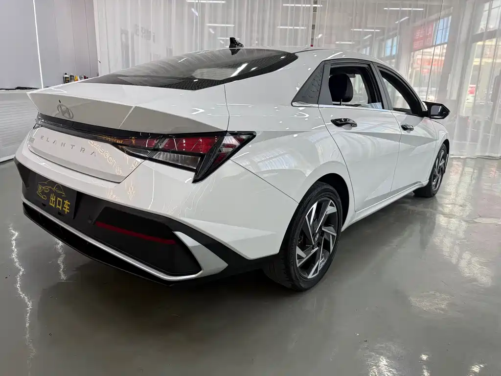 Hyundai Elantra — миниатюра 14