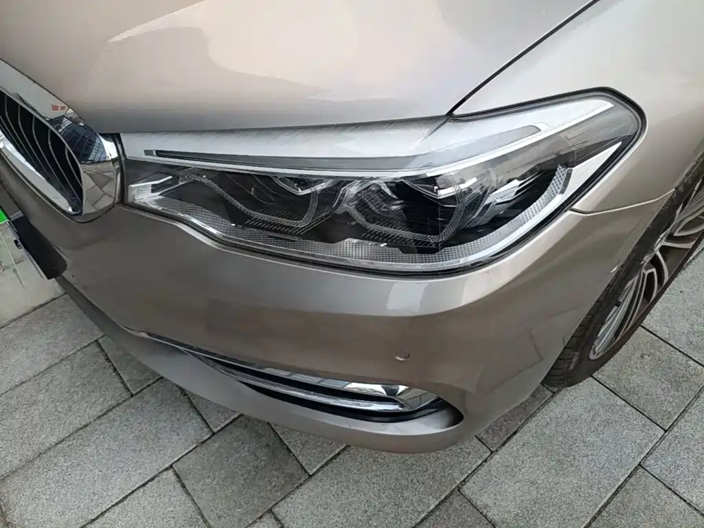 BMW 5 Series — миниатюра 24