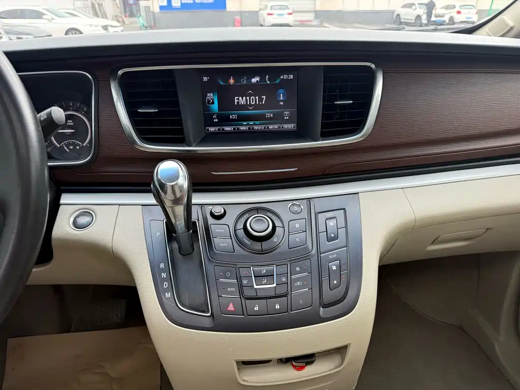 Buick GL8 — миниатюра 7