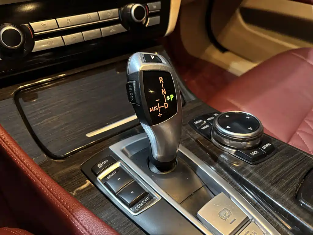 BMW 5 Series — миниатюра 15