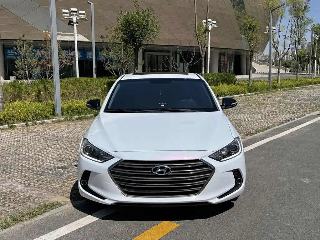 Hyundai Elantra — миниатюра 2