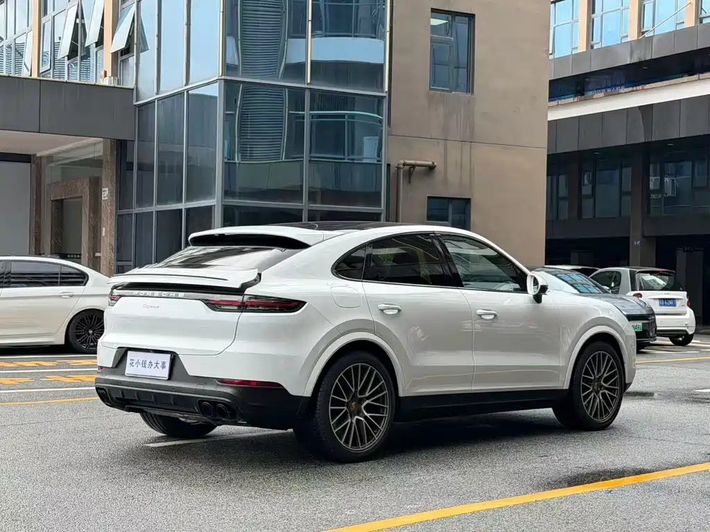 Porsche Cayenne — миниатюра 6