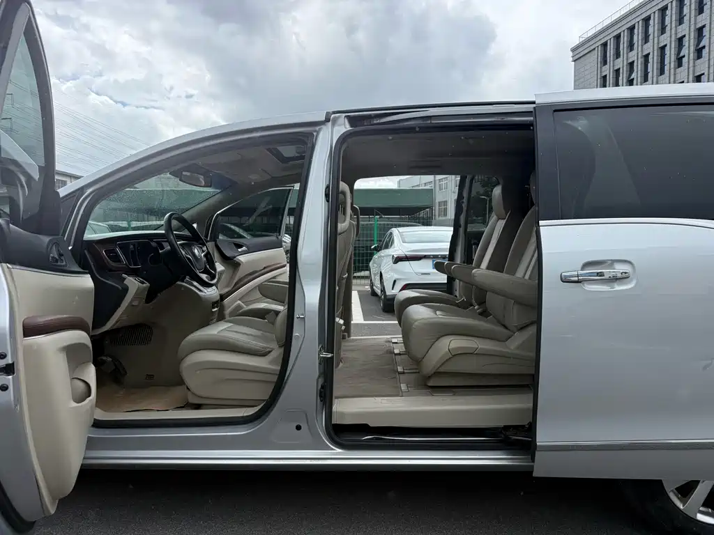 Buick GL8 — миниатюра 11