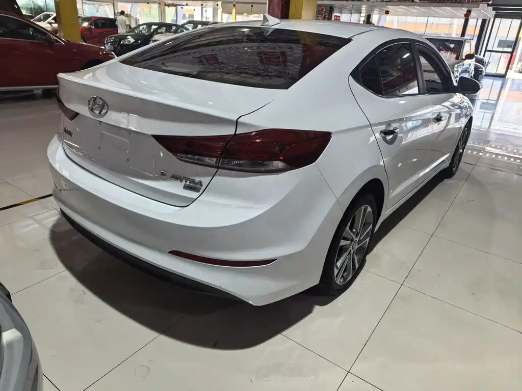 Hyundai Elantra — миниатюра 4