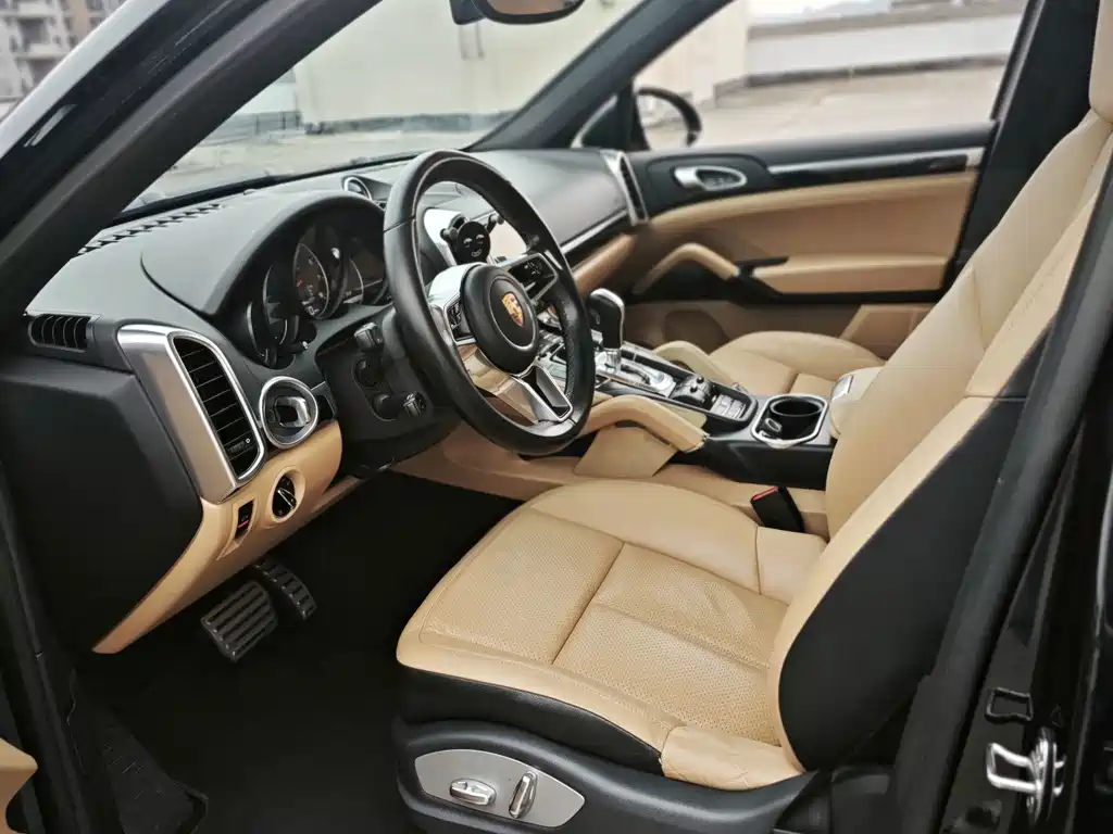 Porsche Cayenne — миниатюра 10