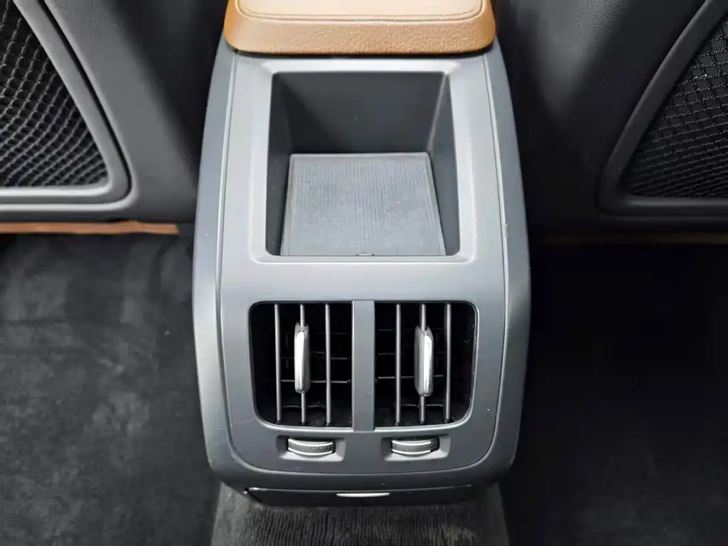 Volvo S90 — миниатюра 11