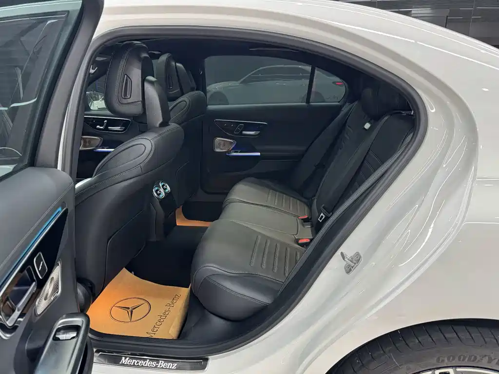 Mercedes-Benz C-Class — миниатюра 15