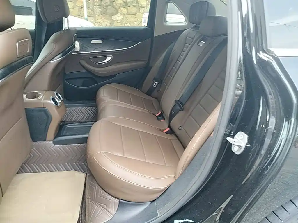 Mercedes-Benz E-Class — миниатюра 17