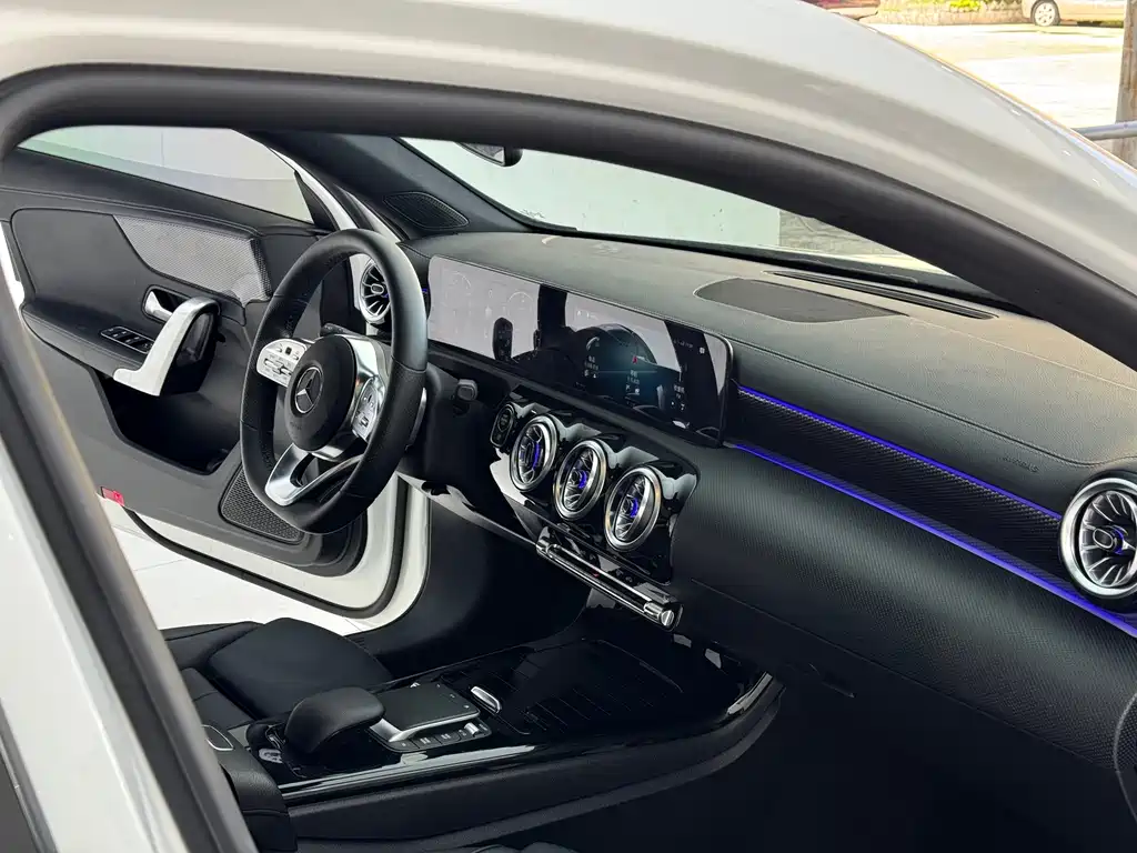 Mercedes-Benz A-Class — миниатюра 7