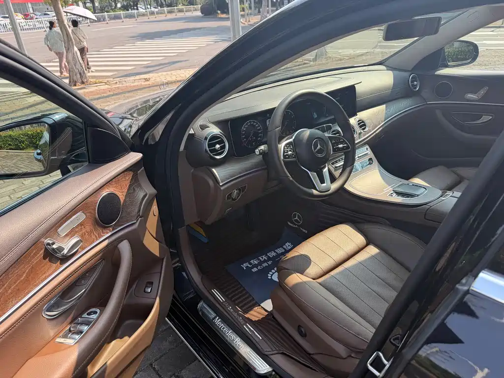 Mercedes-Benz E-Class — миниатюра 7
