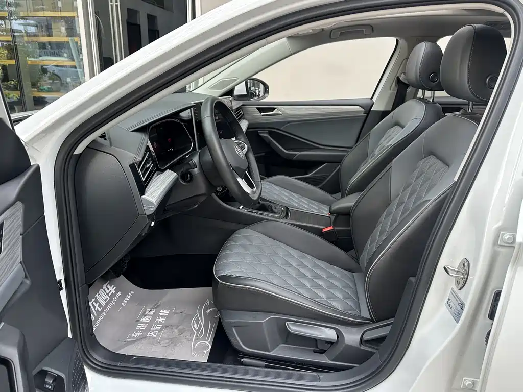 Volkswagen Sagitar 2025 300TSI DSG