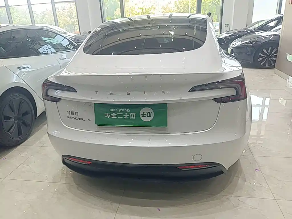 Tesla Model 3 — миниатюра 6