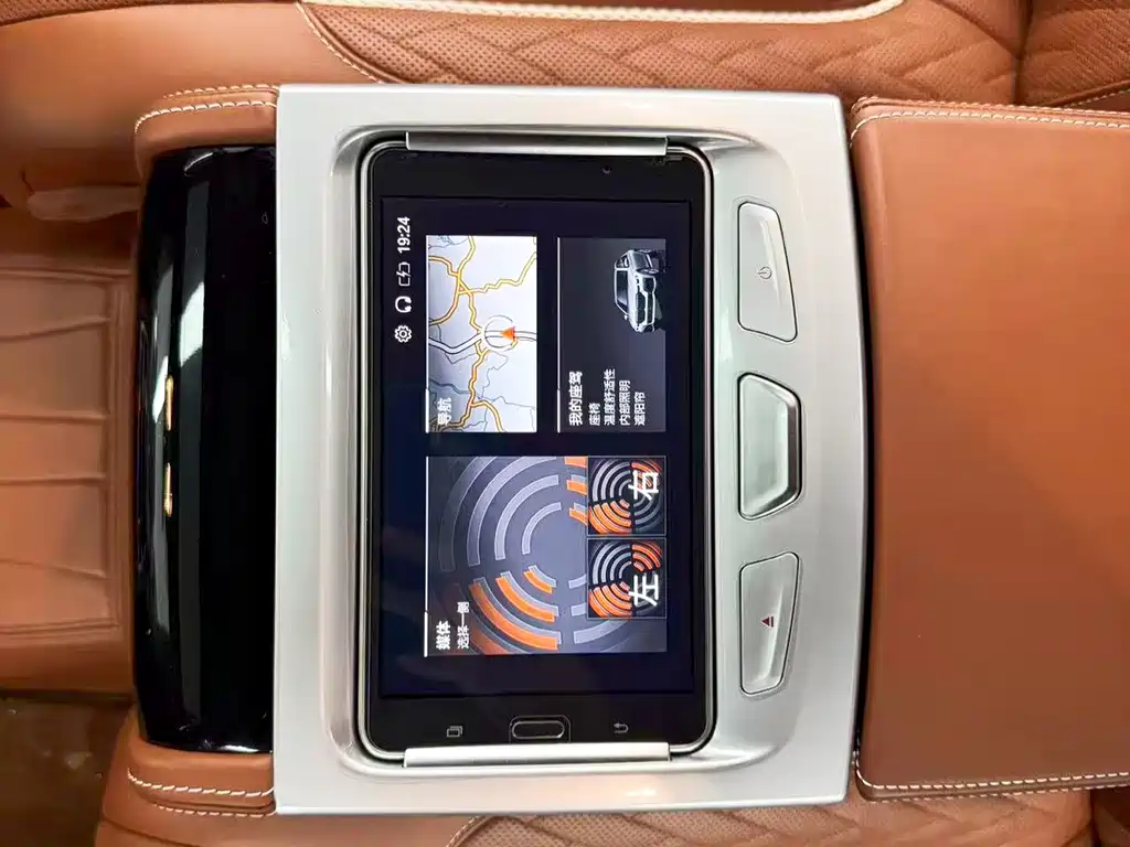 BMW 7 Series — миниатюра 23