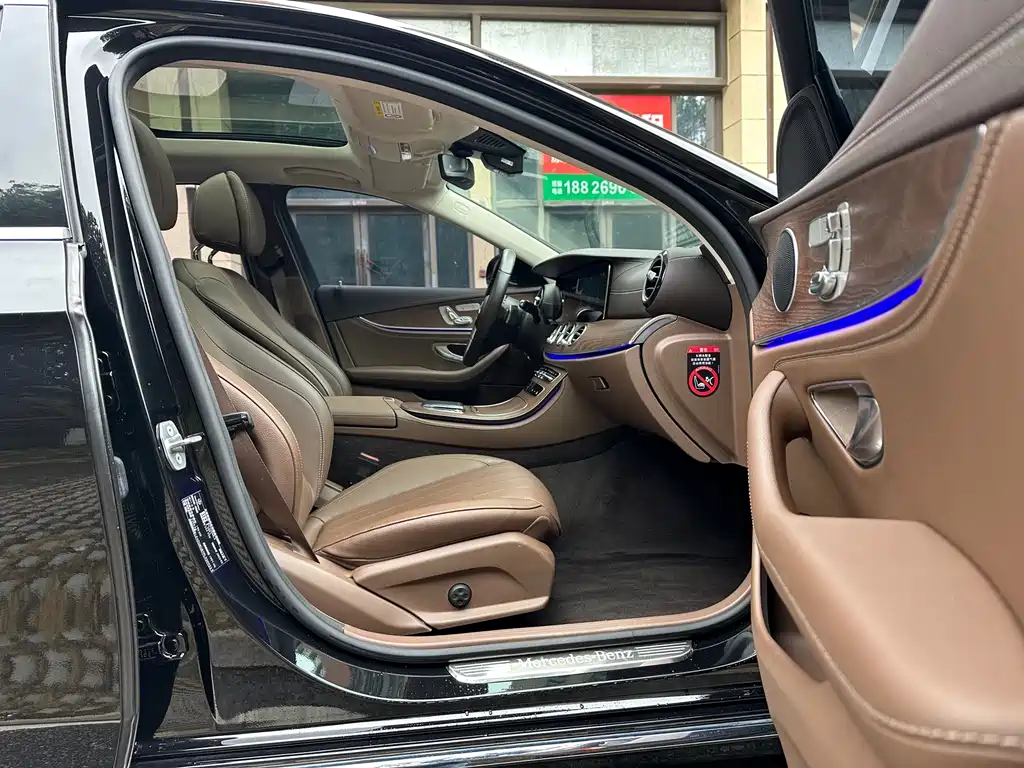 Mercedes-Benz E-Class — миниатюра 10